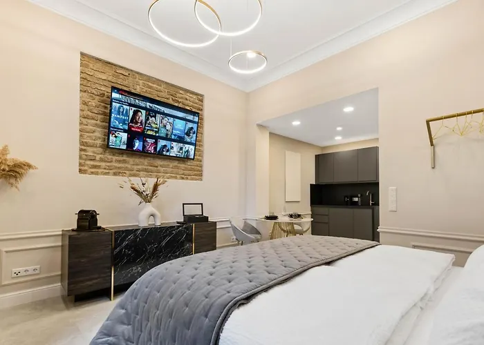 Design Studio I Center I Kingbed I New