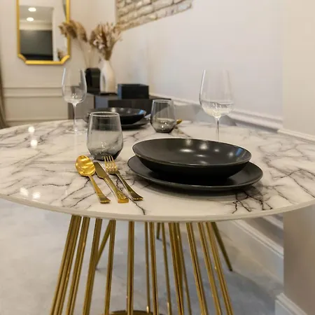 Design Studio I Center I Kingbed I New Augusta Esterno foto