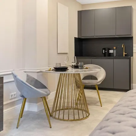 Design Studio I Center I Kingbed I New Augusta Esterno foto