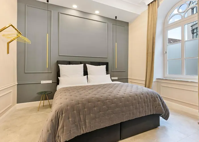 Design Studio I Center I Kingbed I New