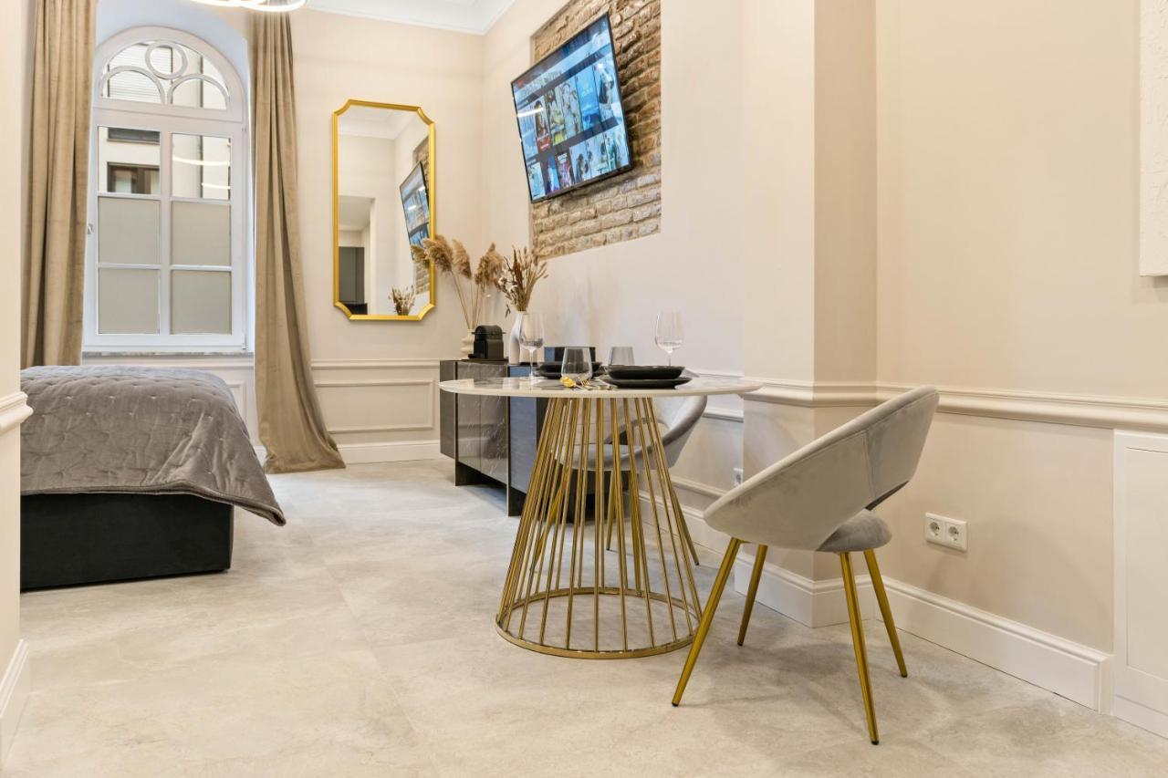 Apartment Design I Center I Kingbed I New Augsburg